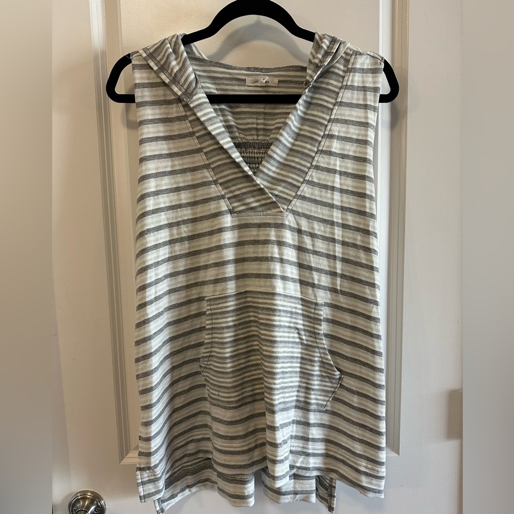 Women’s Sleeveless Hooded Top